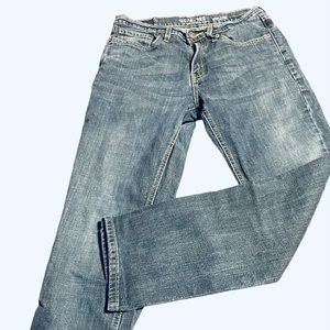 Ladies Signature Levi’s Athletic fit size 32x32